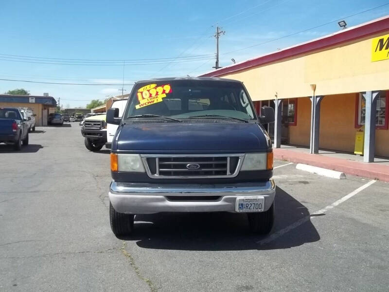 2003 Ford Econoline Wagon XLT photo 14