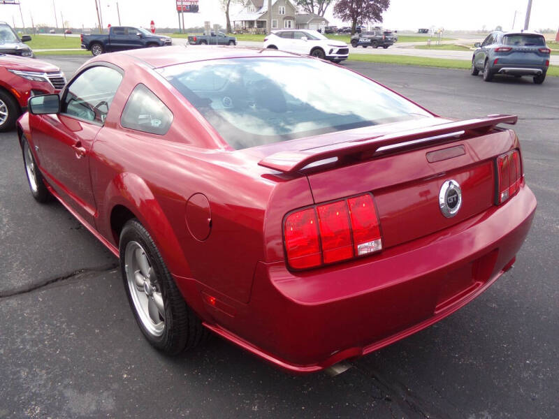 2005 Ford Mustang GT Deluxe