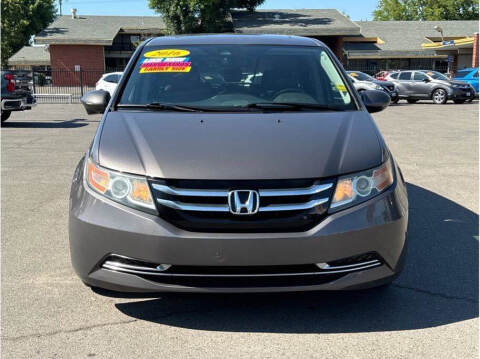 2016 Honda Odyssey for sale at Armando Auto Sales in Fresno CA