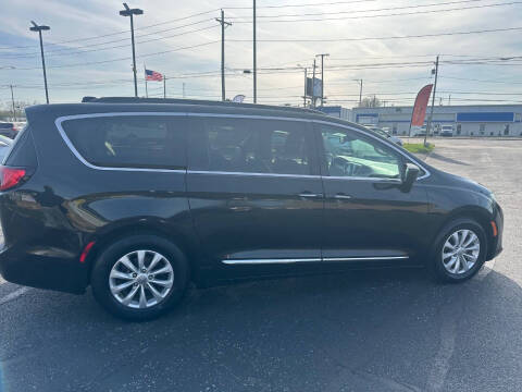 2017 Chrysler Pacifica Touring-L