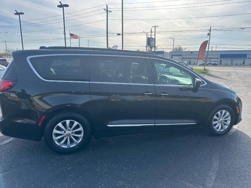 2017 Chrysler Pacifica Touring-L