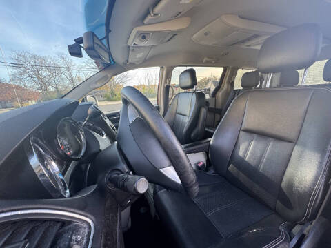 2014 Chrysler Town and Country Touring-L