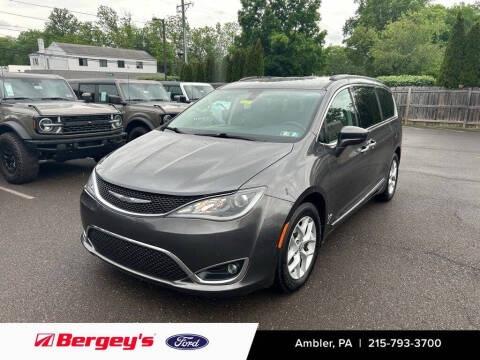 2017 Chrysler Pacifica Touring-L