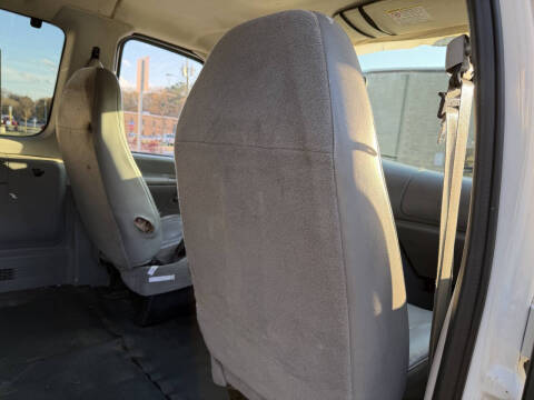 2006 Ford E-Series E-350 SD XLT