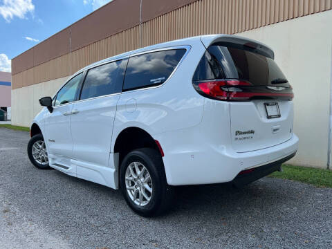 2024 Chrysler Pacifica Touring L