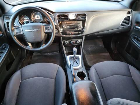 2014 Chrysler 200 LX