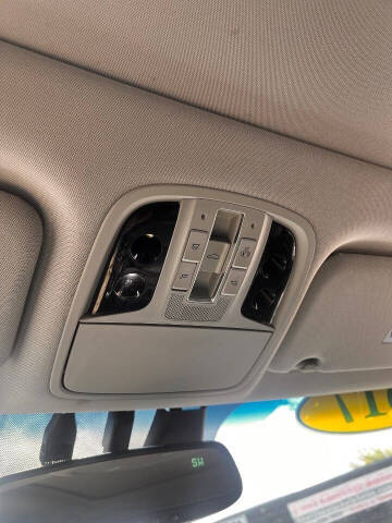 2017 Kia Cadenza Technology