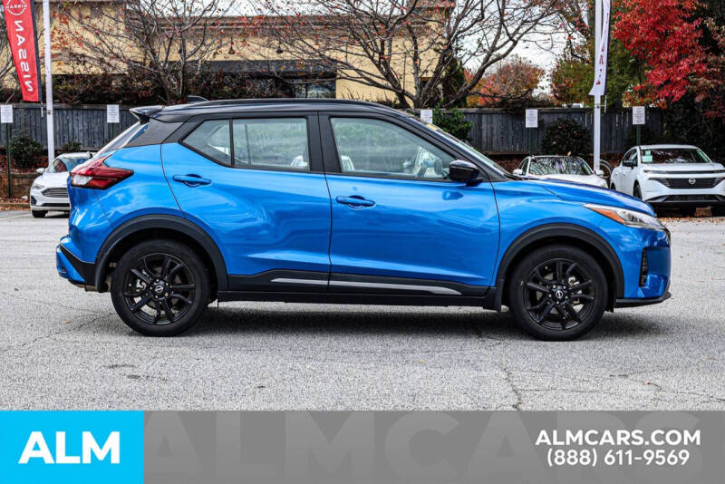 2022 Nissan Kicks SR