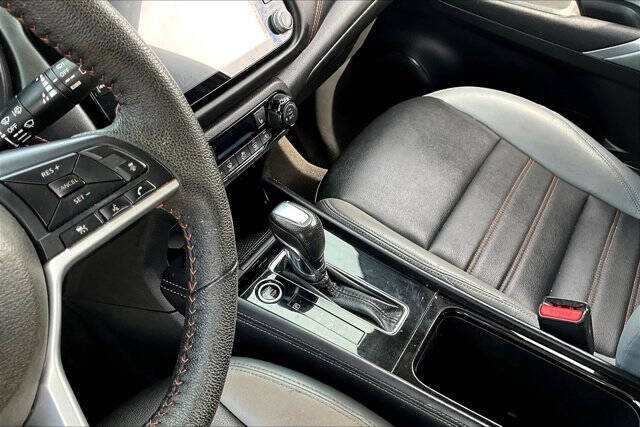 2021 Nissan Kicks SR