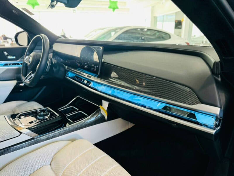 2023 BMW 7 Series 740i