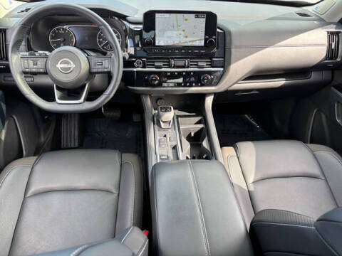 2024 Nissan Pathfinder SL
