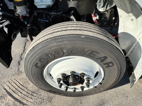 2017 Freightliner M2 106