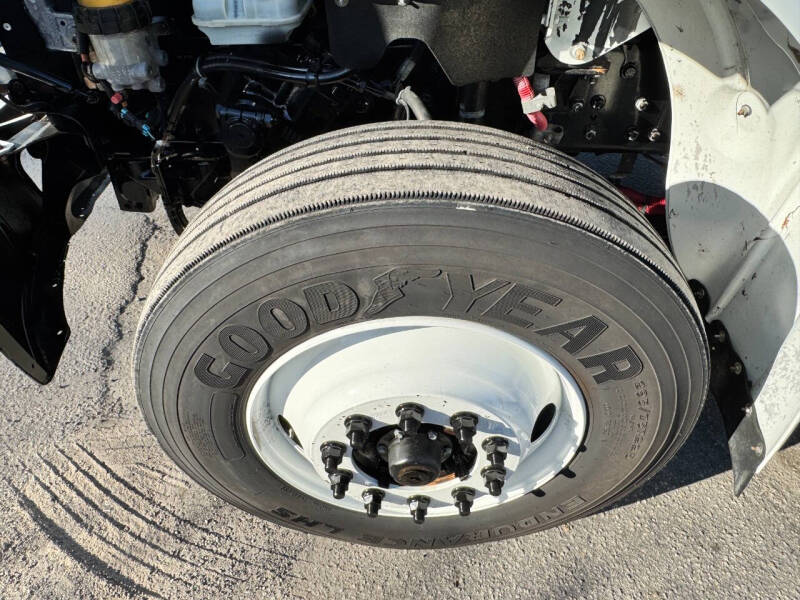 2017 Freightliner M2 106