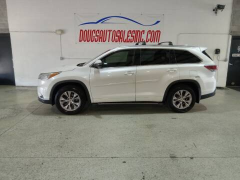 2015 Toyota Highlander for sale at DOUG'S AUTO SALES INC in Pleasant View TN