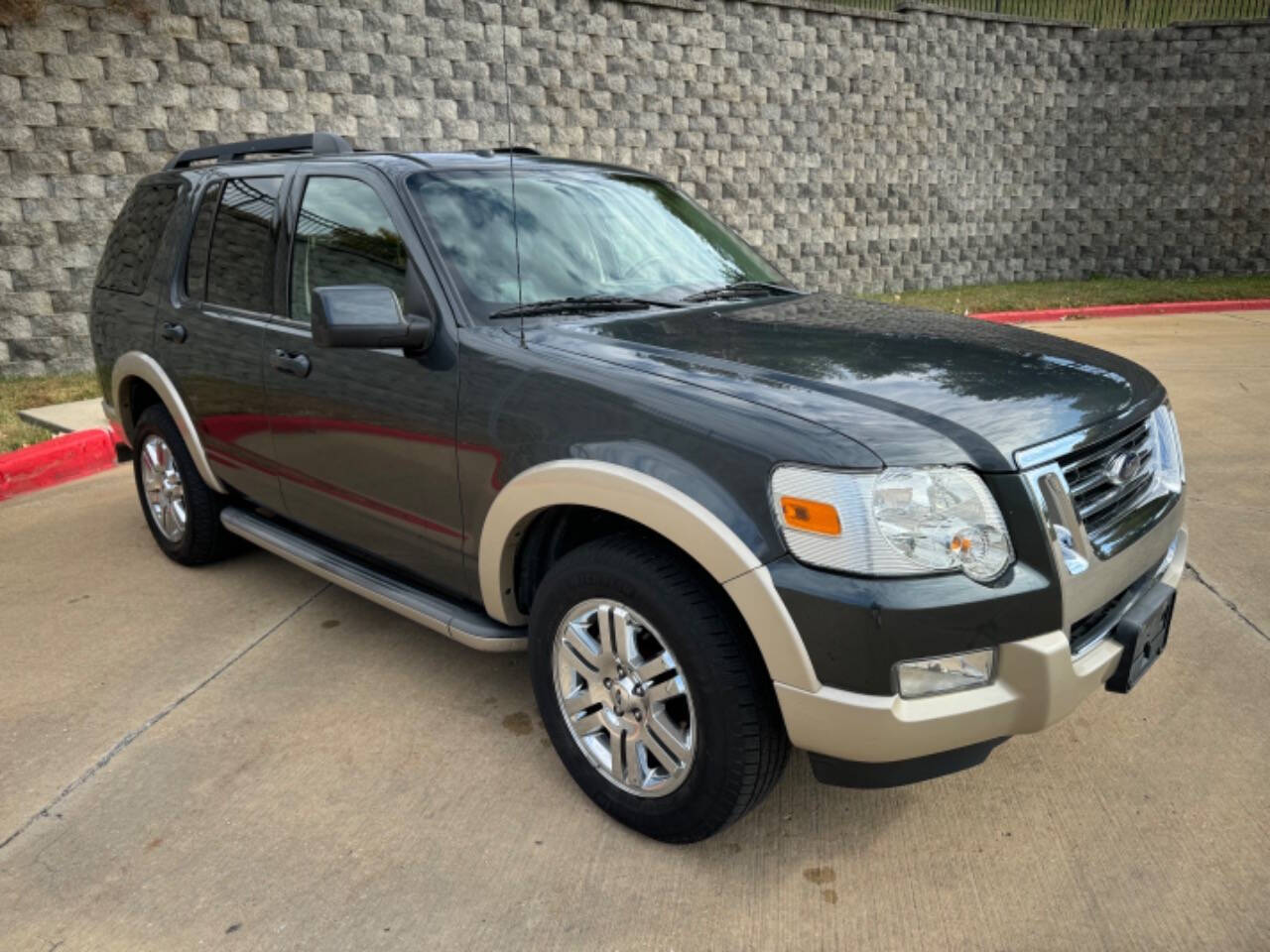 2010 Ford Explorer for sale at 10-4 AUTO GROUP LLC in Raytown, MO