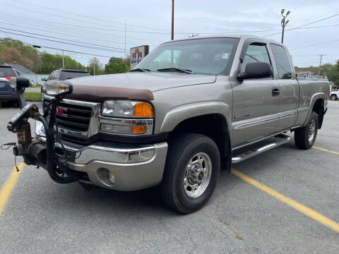 2003 GMC Sierra 2500HD for sale at RRR AUTO SALES, INC. in Fairhaven MA