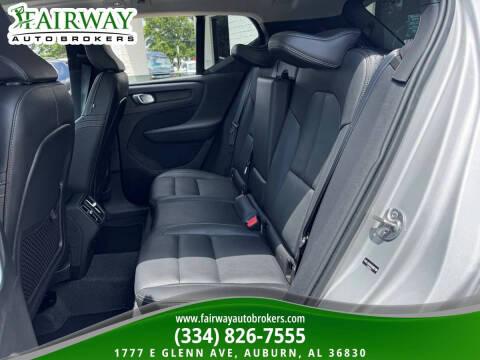 2025 Volvo XC40 B5 Plus Bright Theme