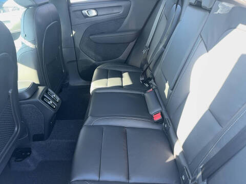 2025 Volvo XC40 B5 Plus Dark Theme