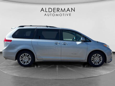 2014 Toyota Sienna XLE 8-Passenger