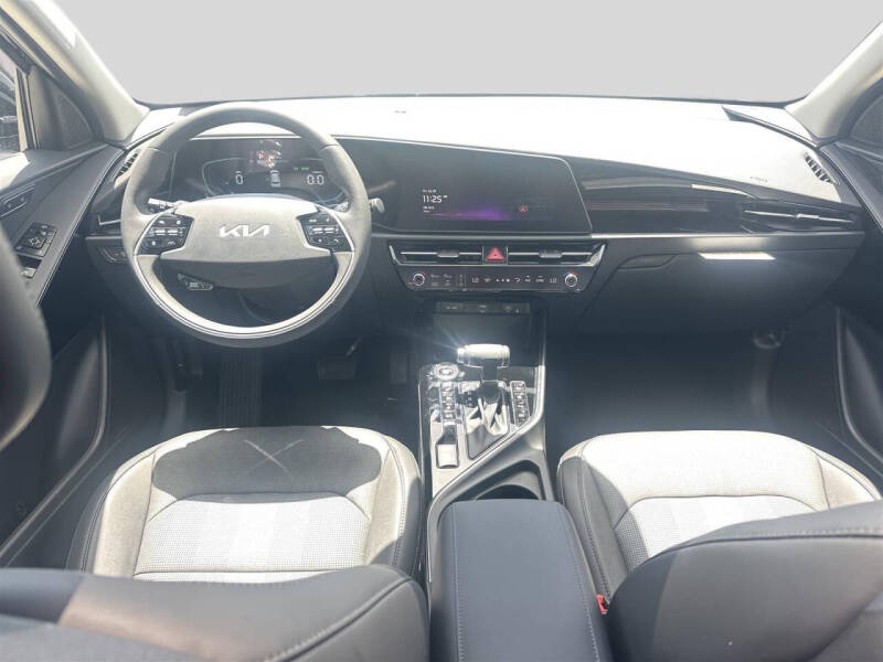 2025 Kia Niro SX