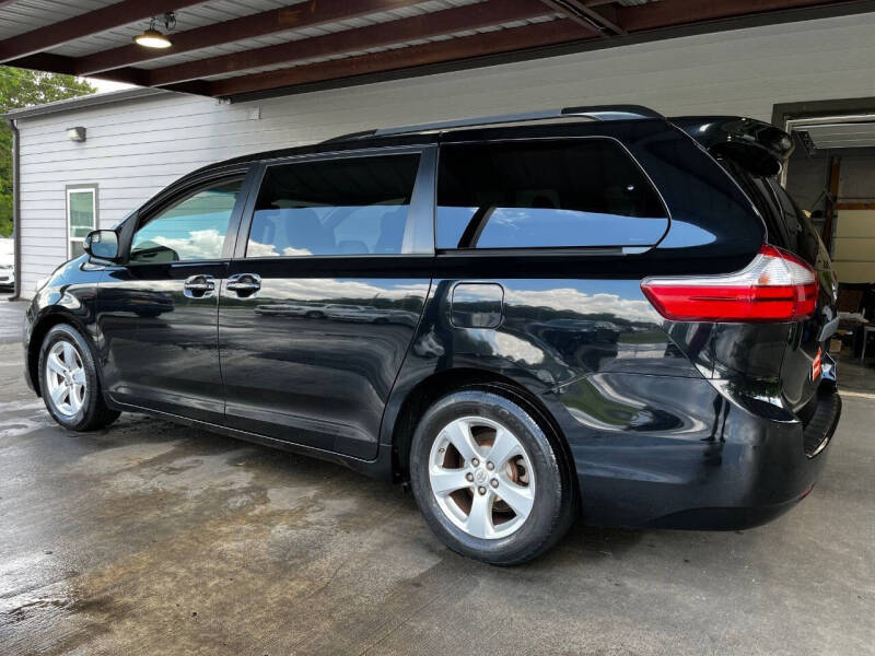 2016 Toyota Sienna LE 8-Passenger
