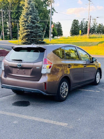 2015 Toyota Prius v Four