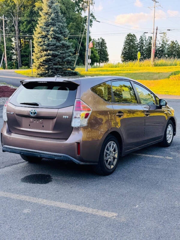 2015 Toyota Prius v Four