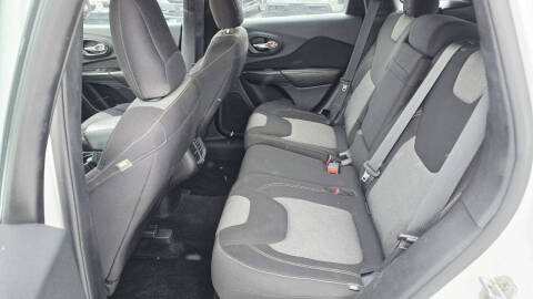 2015 Jeep Cherokee Sport