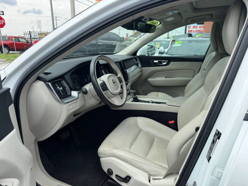 2019 Volvo XC60 T5 Momentum