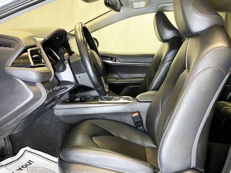 2022 Toyota Camry Hybrid XLE