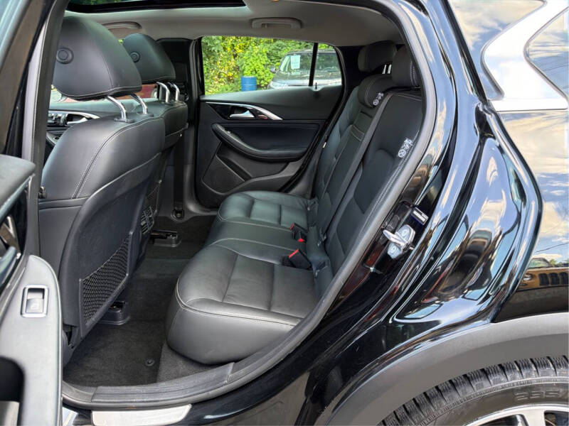 2018 Infiniti QX30 Essential