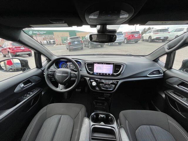 2022 Chrysler Pacifica Touring