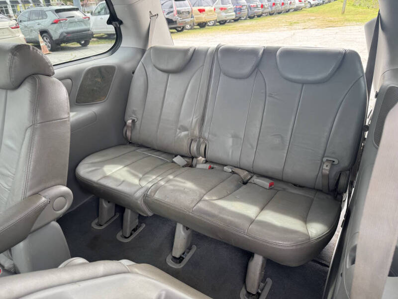 2008 Hyundai Entourage GLS