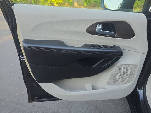 2017 Chrysler Pacifica LX