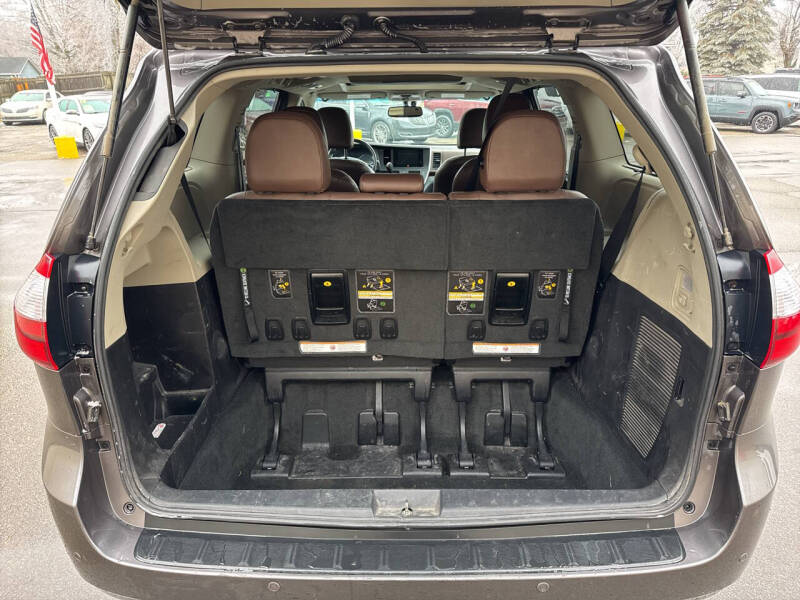 2017 Toyota Sienna Limited Premium 7-Passenger