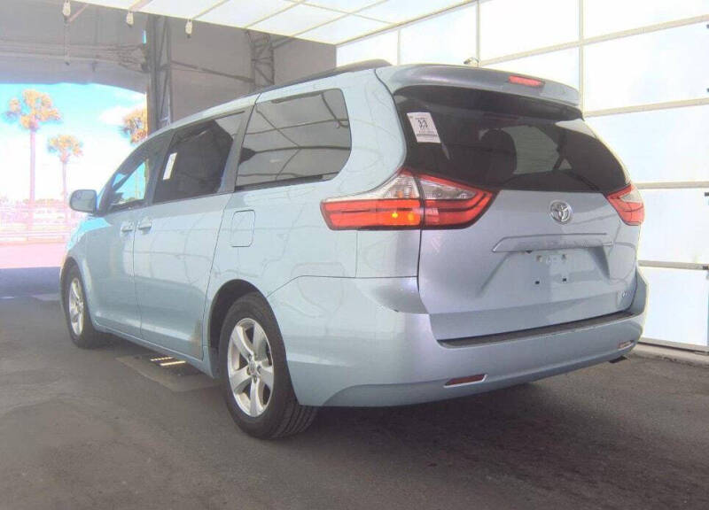 2015 Toyota Sienna LE 8-Passenger