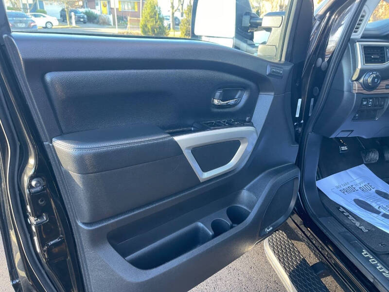 2021 Nissan Titan SL