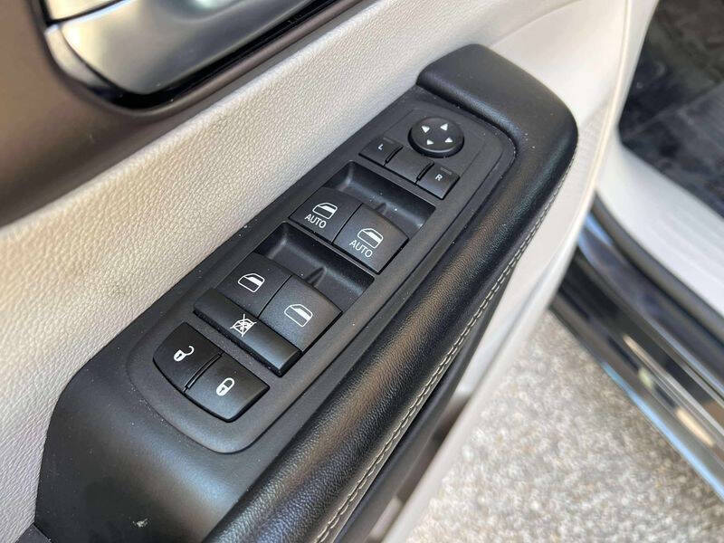 2022 Chrysler Voyager LX