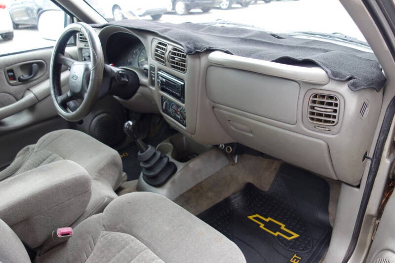 2000 Chevrolet S-10 LS