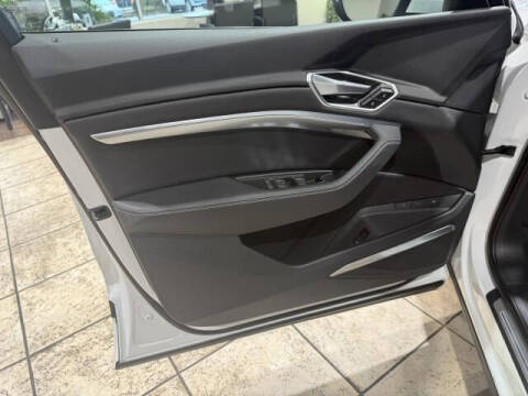 2019 Audi e-tron quattro Premium Plus