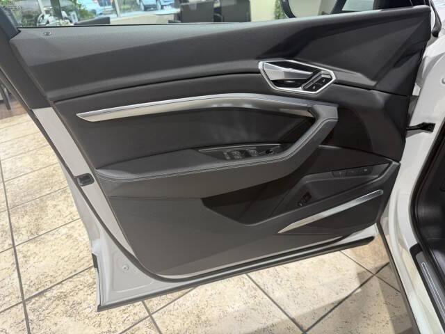 2019 Audi e-tron quattro Premium Plus