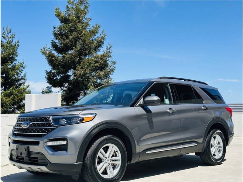 2023 Ford Explorer XLT 4WD's photo