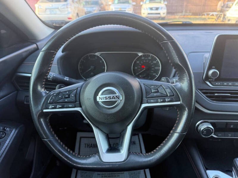 2022 Nissan Altima 2.5 SR