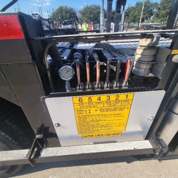 2020 Peterbilt 365