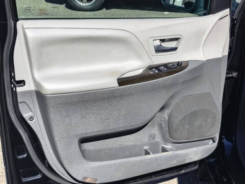 2017 Toyota Sienna XLE 8-Passenger
