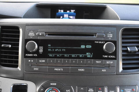 2013 Toyota Sienna LE 8-Passenger