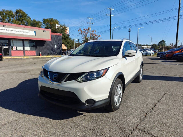 2018 Nissan Rogue Sport SV's photo
