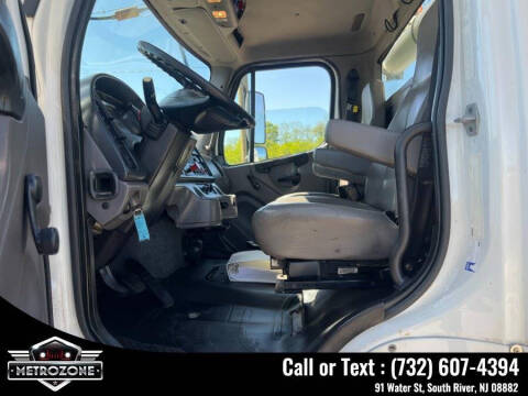 2012 Freightliner M2 106