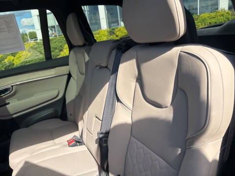 2025 Volvo XC90 B5 Core Bright Theme