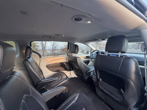 2017 Chrysler Pacifica Touring-L